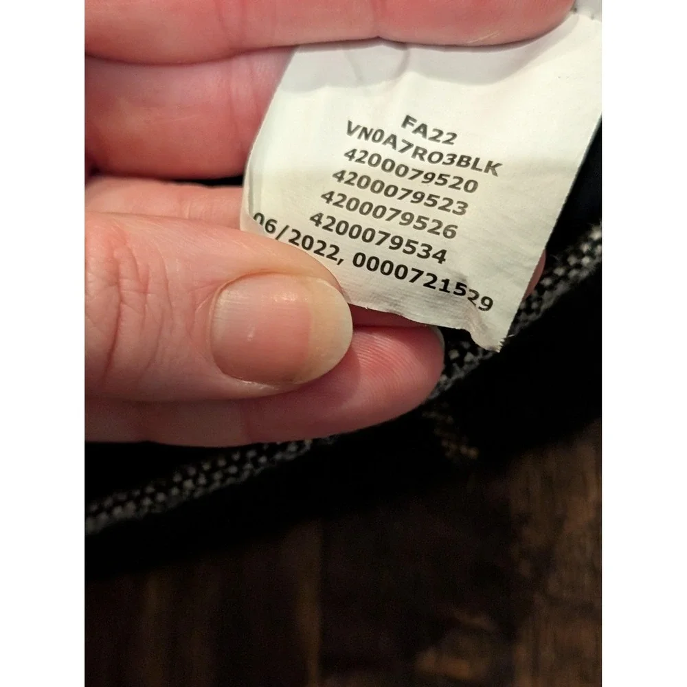 Vans Shirt Mens Medium Black Gray Plaid‎ Flannel Checked Heavy Buttons VN0A7R03